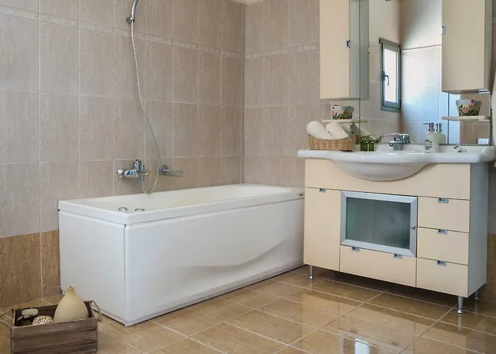 Maritina Villa Razata